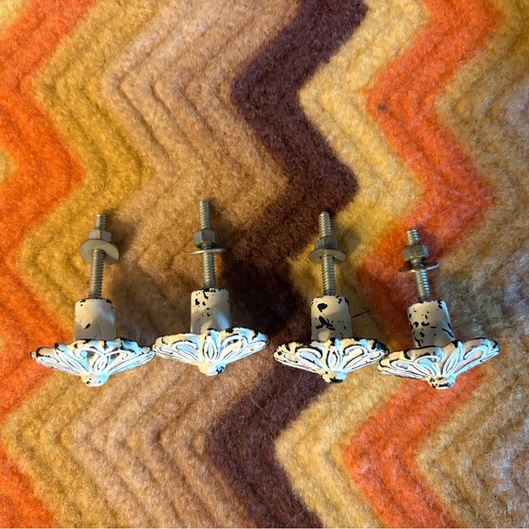 White rustic metal knobs - Picture 2 of 3
